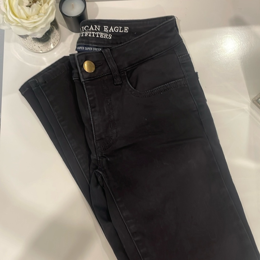 American Eagle super stretch black skinny jegging, size 00 short. AEO sateen